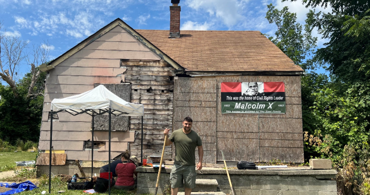 Tareq Ramadan in front of Malcolm X House